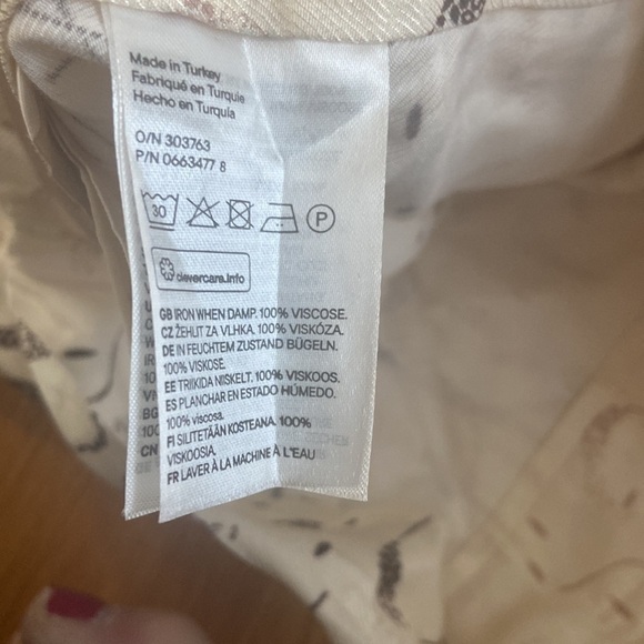 Women’s H&M shorts. Ivory and brown.  Size 2 - Picture 5 of 7